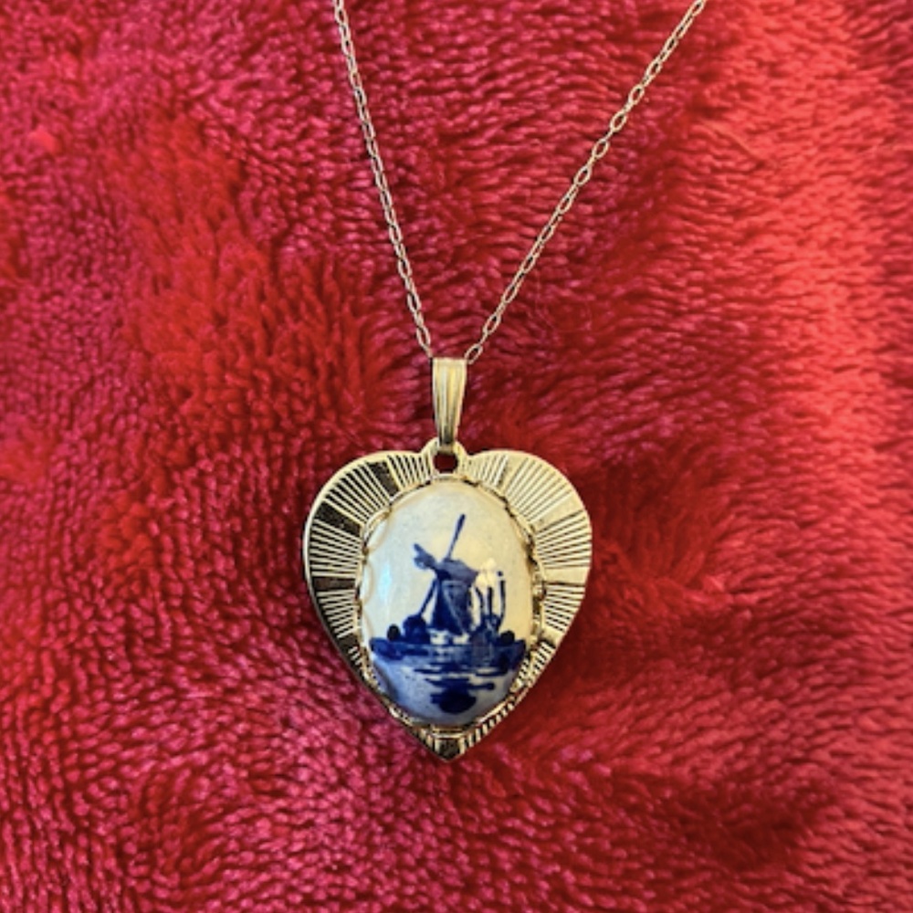 Vintage Art deco delft blue ceramic porcelain heart pendant